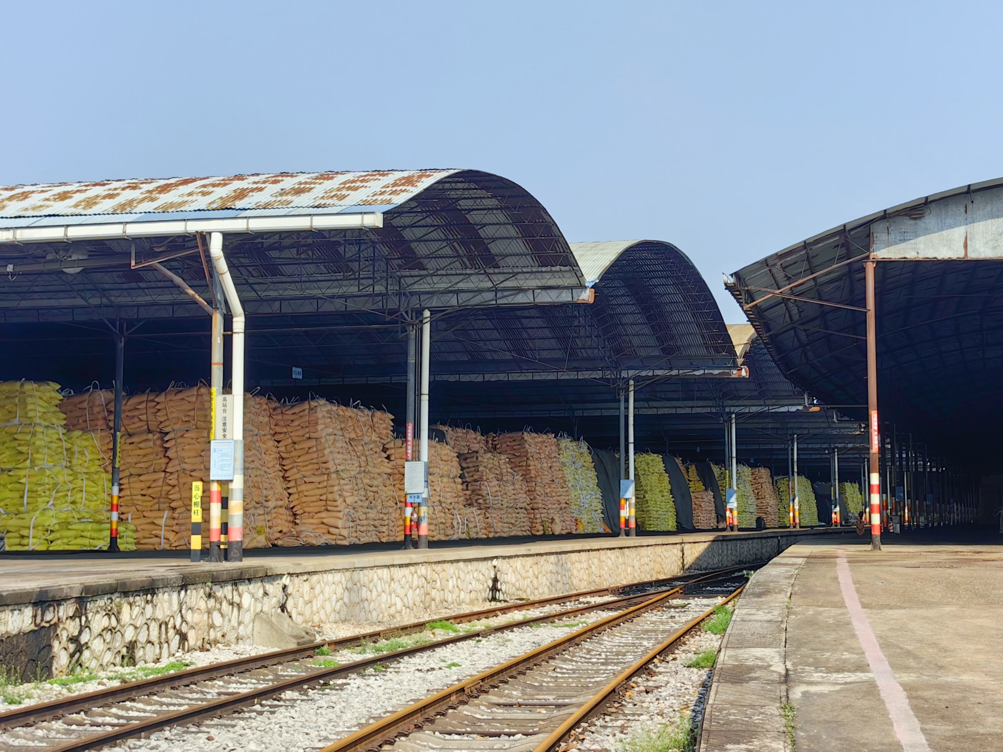 奮戰(zhàn)三季度 | 石化柳州公司：倉(cāng)儲(chǔ)庫(kù)存雙增破局市場(chǎng)，服務(wù)升級(jí)引客共贏(yíng)